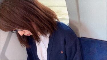 【電車おっぱい痴漢】大人しそうな純朴系JKの生おっぱいを何度もフニフニ