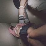 ［ライブハウス痴漢］超アイドル級の激カワ制服JKバンギャ×ミニスカ純白Pのナマ尻嬲り×ナマ挿入中にまさかの生※発生!!［高画質］