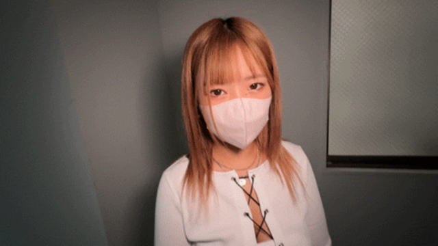 高卒22歳、気合と緩マンで男を堕とす。愛嬌チョロ女子を倉庫に呼び出し爆乳を揉みしだく。