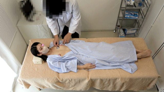 スレンダー清楚美女にお触り検診♡検査中に丸見え美乳を揉みしだく♡【病院/内科医】