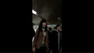 【the痴漢case1】黒髪JDちゃんのスカートめくってパンツを触った